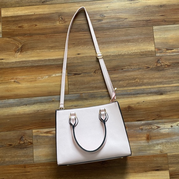 CHICAROUSAL Crossbody Purse // Light Pink - Picture 9 of 12